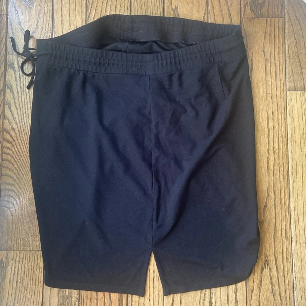 J. Jill Classic Wearever Black Knee Length Pull-on Skirt, side vents, Size XL